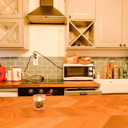 Апартаменты Charming Near Montmartre Париж