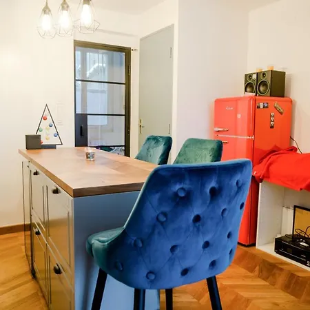 Charming Near Montmartre Апартаменты